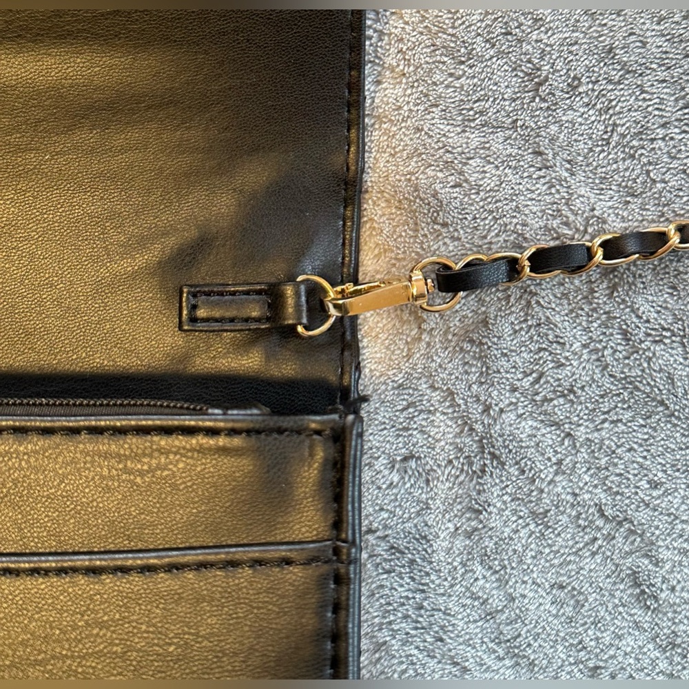 BADGLEY MISCHKA V Quilting Crossbody w/Logo Tessel-Black (NWT) - Picture 7 of 9